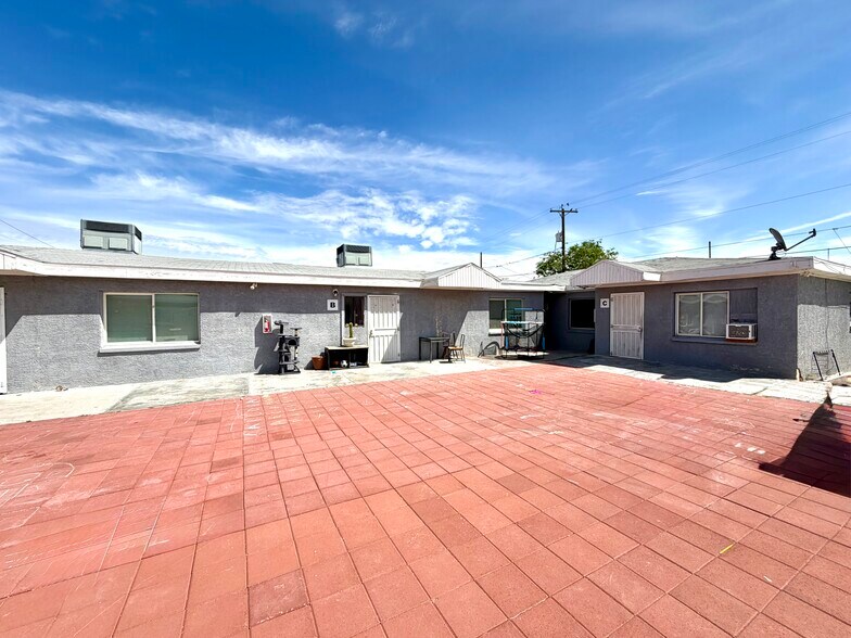 2536 Carroll St, North Las Vegas, NV à vendre - Photo de l’immeuble – Image 3 sur 25