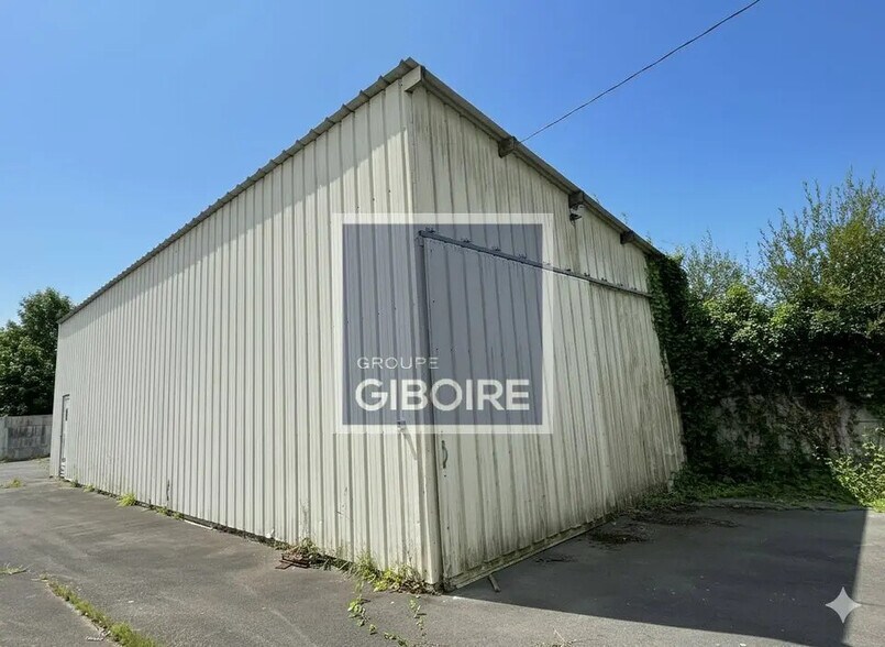 Industriel/Logistique dans Langan à vendre - Photo de l’immeuble – Image 3 sur 12
