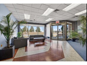 1800 Rue Michelin, Laval, QC à louer Photo intérieure– Image 1 sur 4
