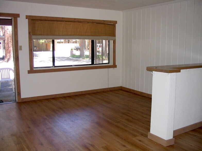 920 Alameda Ave, South Lake Tahoe, CA à vendre - Photo de l’immeuble – Image 2 sur 14