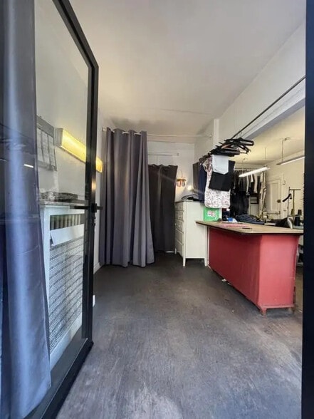 Local commercial dans Paris à vendre - Photo intérieure – Image 2 sur 7