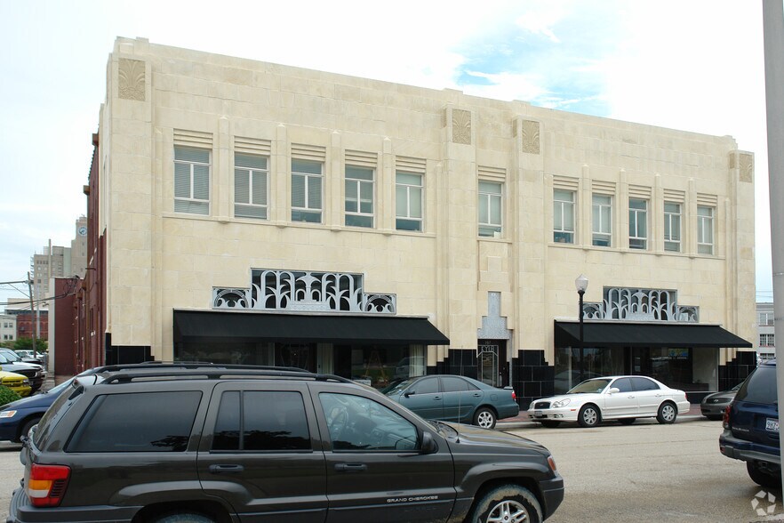 215 Orleans St, Beaumont, TX à louer - Photo de l’immeuble – Image 2 sur 4