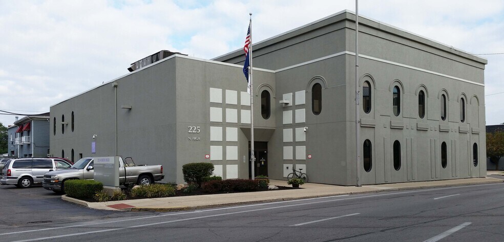 225 N High St, Muncie, IN à vendre - Photo principale – Image 1 sur 25