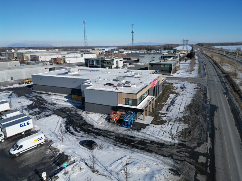 8800 Rue Samuel-Hatt, Chambly, QC à vendre - Photo de l’immeuble – Image 2 sur 8