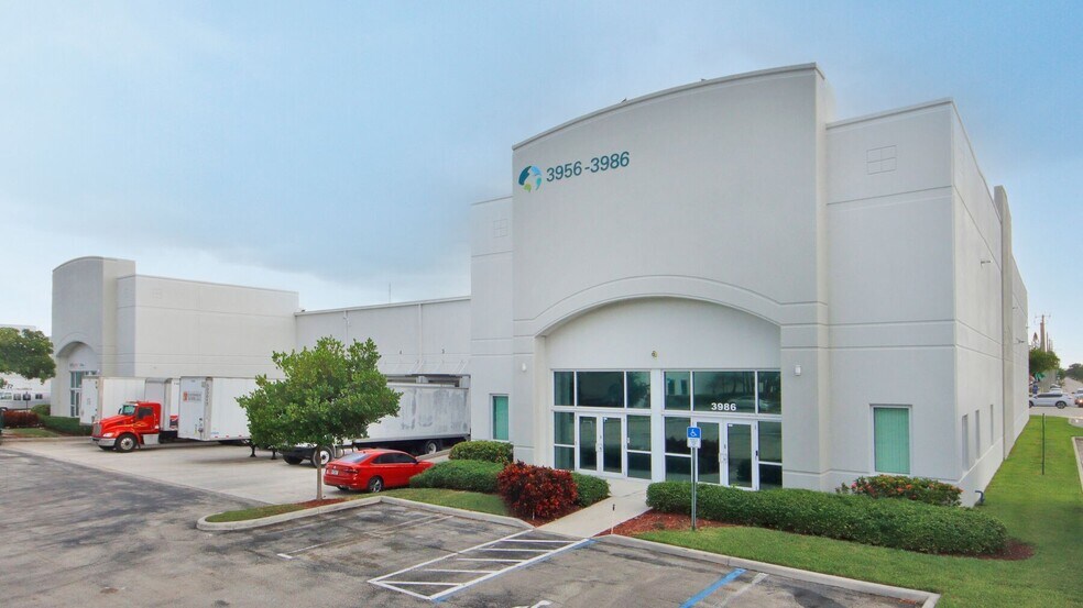 3500 SW 20th St, Pembroke Park, FL à louer - Photo de l’immeuble – Image 3 sur 34