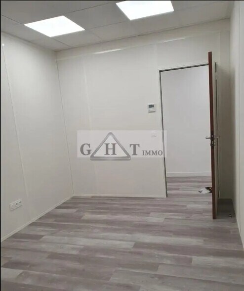 Bureau dans Les Ulis à louer - Photo intérieure – Image 2 sur 2