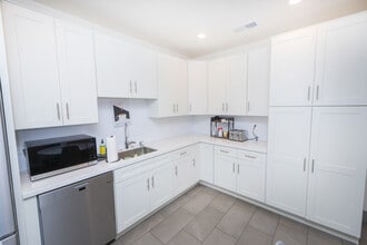 170 Laurel St, San Diego, CA à louer Photo intérieure– Image 2 sur 7