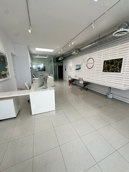 3429 E Coast Hwy, Corona del Mar, CA à louer - Photo de l’immeuble – Image 3 sur 7