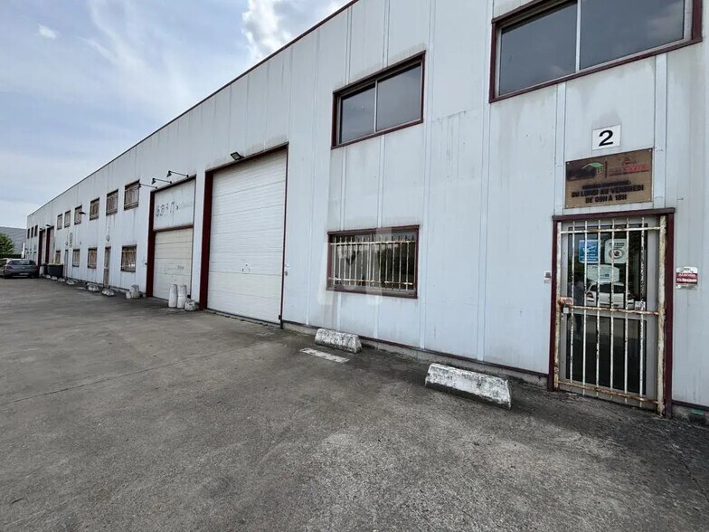 33 Avenue Ampére, Wissous à louer - Photo de l’immeuble – Image 2 sur 9