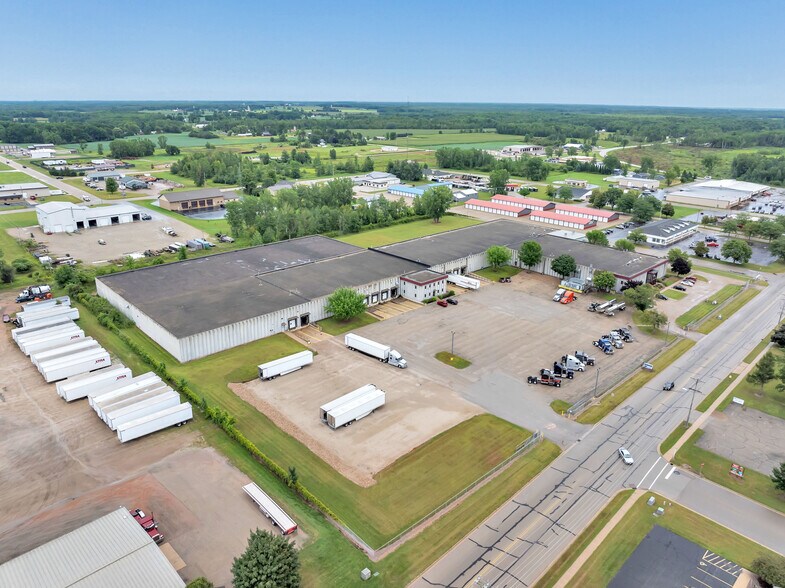 205 E Highland Dr, Oconto Falls, WI à louer - Photo de l’immeuble – Image 2 sur 6