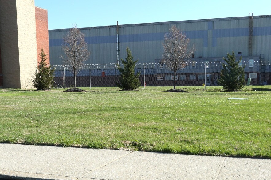 164 Rochester Dr, Louisville, KY à louer - Photo de l’immeuble – Image 2 sur 4