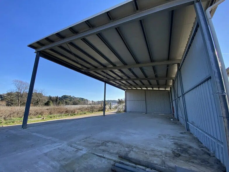 Industriel/Logistique dans La Roquette-sur-Siagne à louer - Photo de l’immeuble – Image 3 sur 4