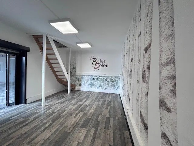 Plus de détails pour Local d'activités à louer