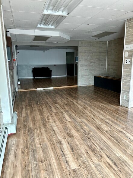 4 Milburn Ave, North Baldwin, NY à louer - Photo de l’immeuble – Image 3 sur 10