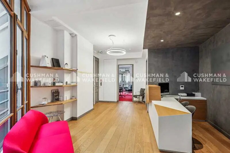 64 Rue La Boétie, Paris à louer - Photo de l’immeuble – Image 2 sur 12