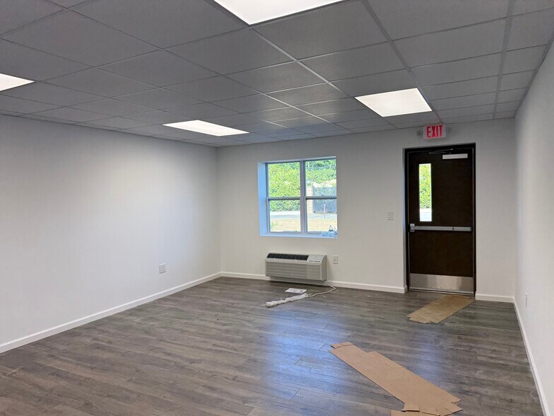 7 Union Hill Rd, Monroe Township, NJ à louer - Photo de l’immeuble – Image 3 sur 13