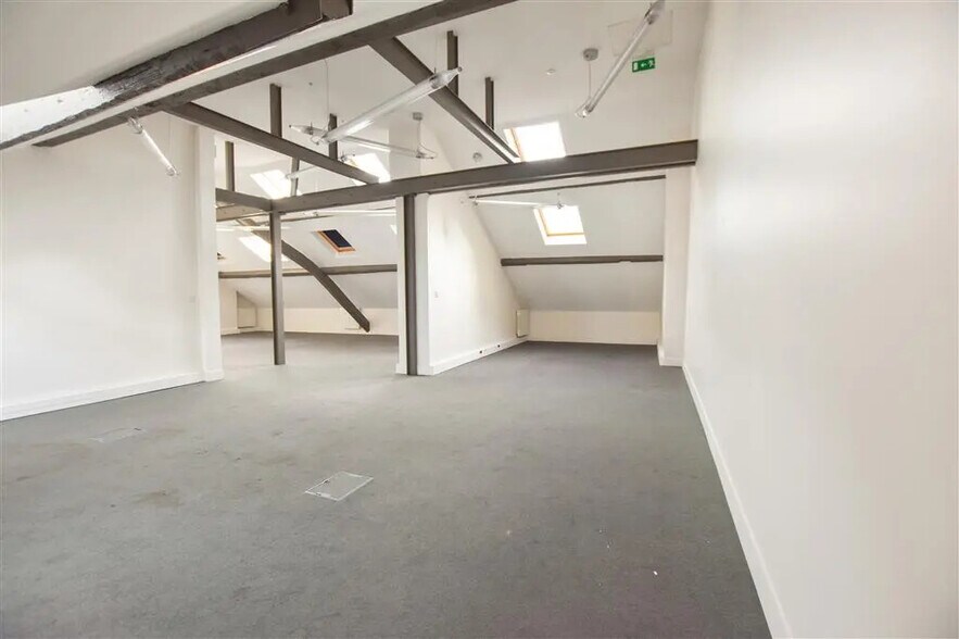 Bureau dans Paris à louer - Photo de l’immeuble – Image 1 sur 6