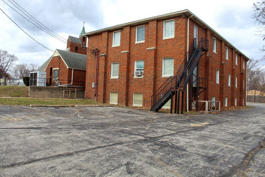 12613 Grandview Rd, Grandview, MO à vendre - Photo de l’immeuble – Image 3 sur 7