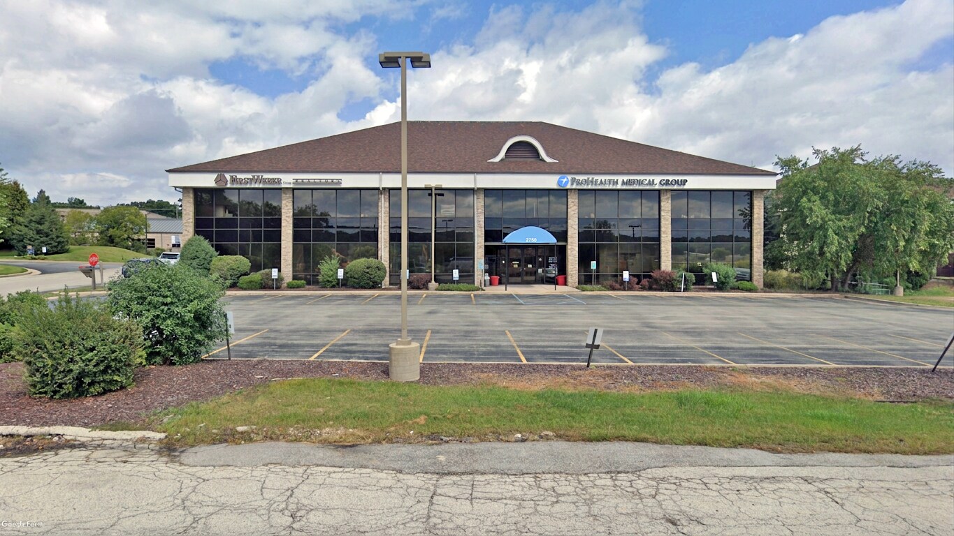 2700-2750 Golf Rd, Delafield, WI à louer Photo de l’immeuble– Image 1 sur 6