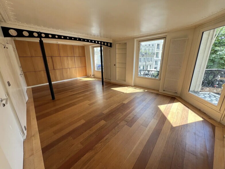 Immeuble residentiel dans Paris à vendre - Photo de l’immeuble – Image 1 sur 18