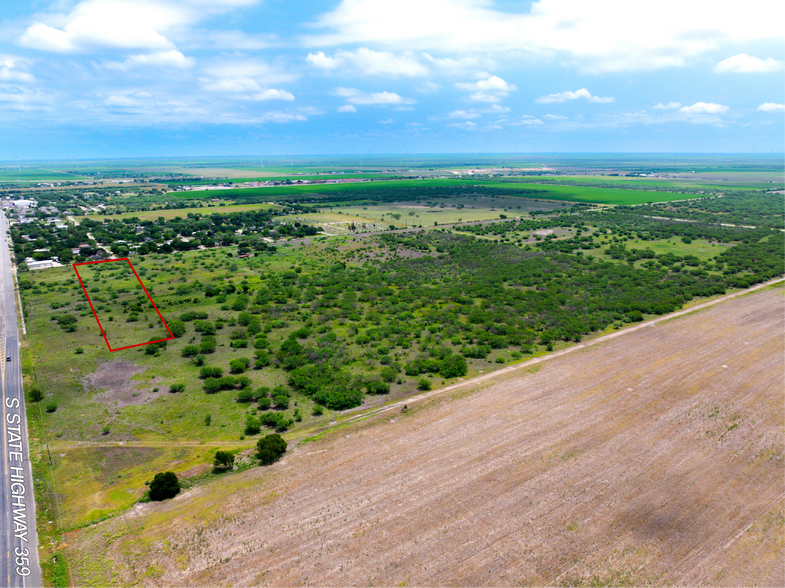 E Montana St, Mathis, TX à vendre - Photo de l’immeuble – Image 3 sur 10