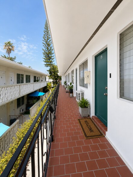 934 Meridian Ave, Miami Beach, FL à vendre - Photo de l’immeuble – Image 2 sur 7