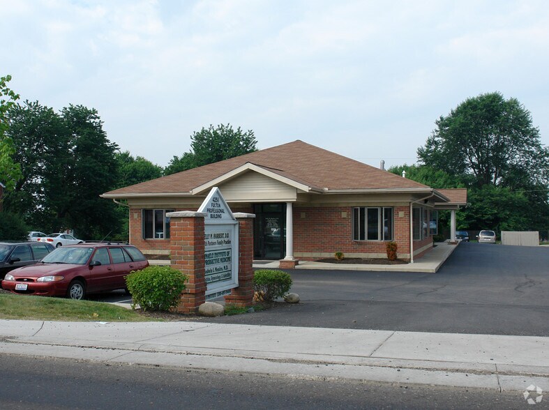 4256 Fulton Dr NW, Canton, OH à louer - Photo principale – Image 1 sur 6