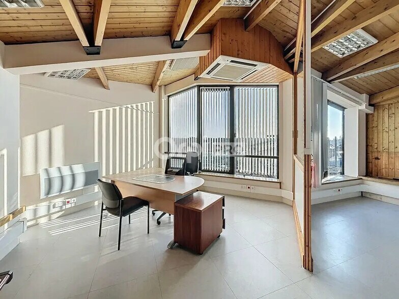 Bureau dans Saint-Quentin à louer - Photo intérieure – Image 1 sur 5
