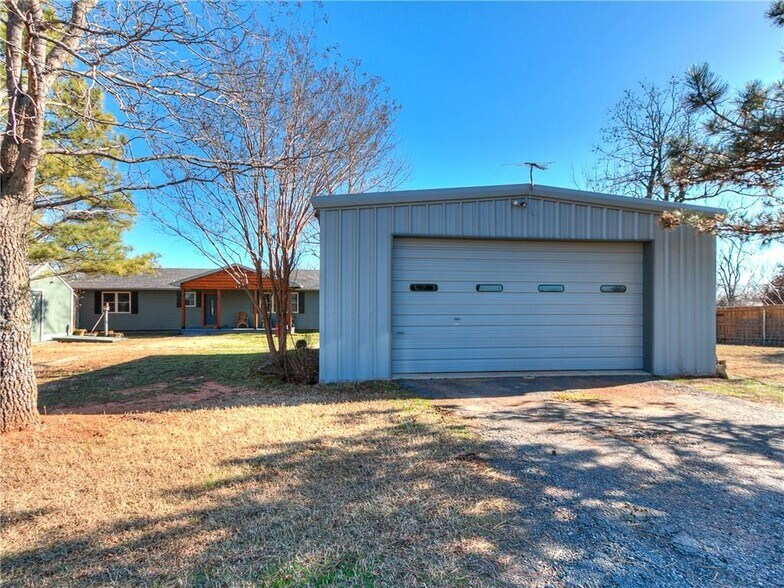 980916 S Highway 18, Chandler, OK à vendre - Photo de l’immeuble – Image 2 sur 43