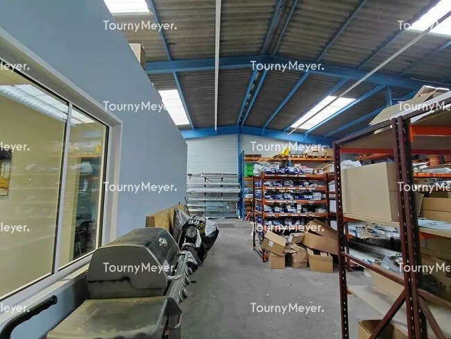 Plus de détails pour Local d’activités à vendre