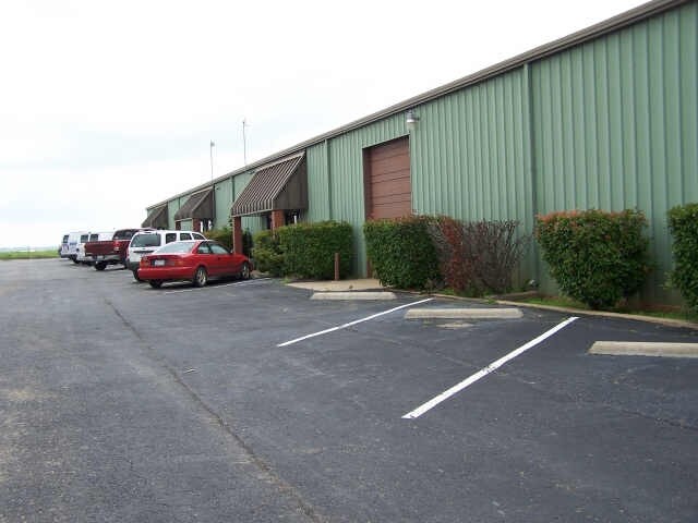 915 N Nolan River Rd, Cleburne, TX à louer - Photo de l’immeuble – Image 2 sur 3