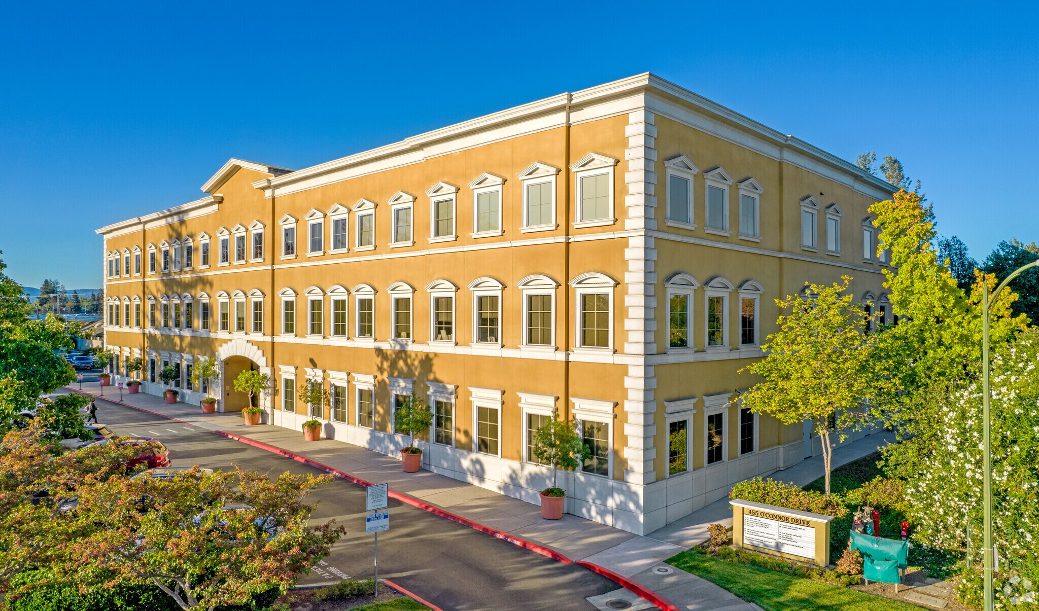 455 O'Connor Dr, San Jose, CA à louer Photo de l’immeuble– Image 1 sur 11