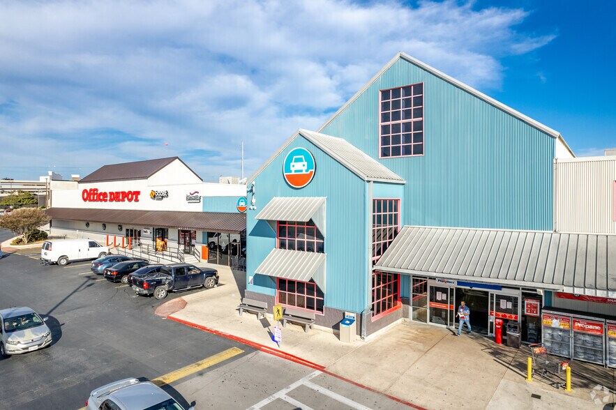 5601 Bandera Rd, San Antonio, TX à louer - Photo principale – Image 1 sur 9