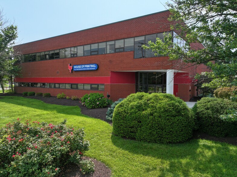 15401 Old Columbia Pike, Burtonsville, MD à vendre - Photo de l’immeuble – Image 1 sur 12