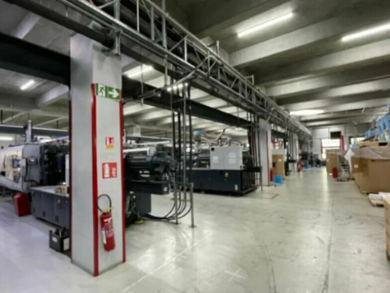 Industriel/Logistique dans Saint-Rémy-de-Maurienne à louer - Photo de l’immeuble – Image 2 sur 3