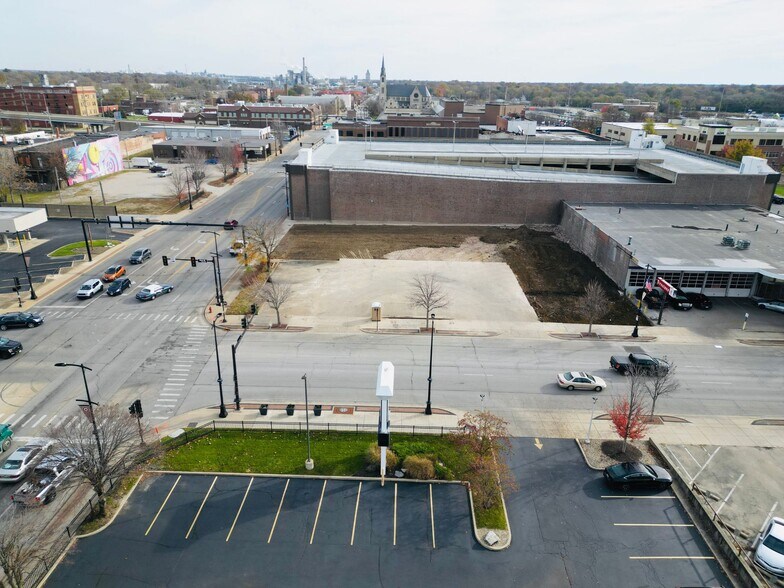 450 Main st, Decatur, IL à vendre - Photo de l’immeuble – Image 3 sur 4