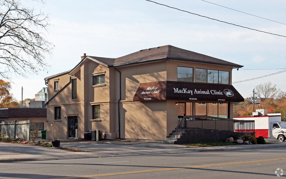 421 Dundas St E, Whitby, ON à louer - Photo principale – Image 1 sur 9