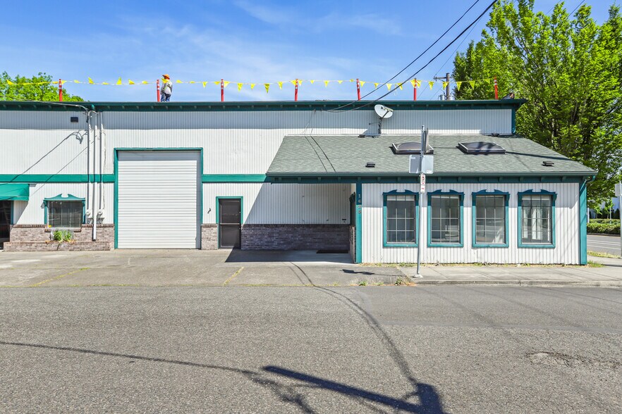 1625 SE Lafayette St, Portland, OR à louer - Photo de l’immeuble – Image 3 sur 7