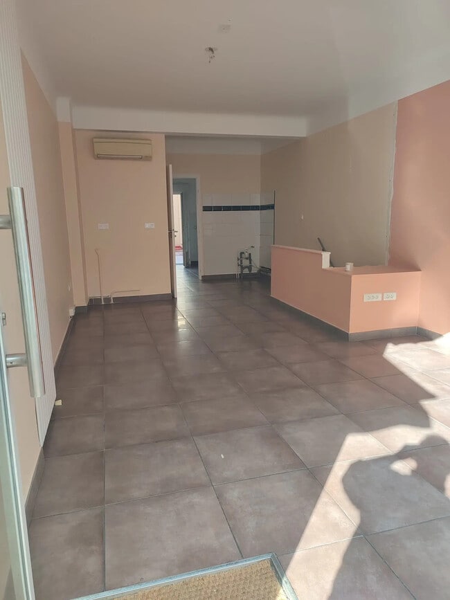 Plus de détails pour 3 Boulevard Maréchal Foch, Antibes - Local commercial à louer