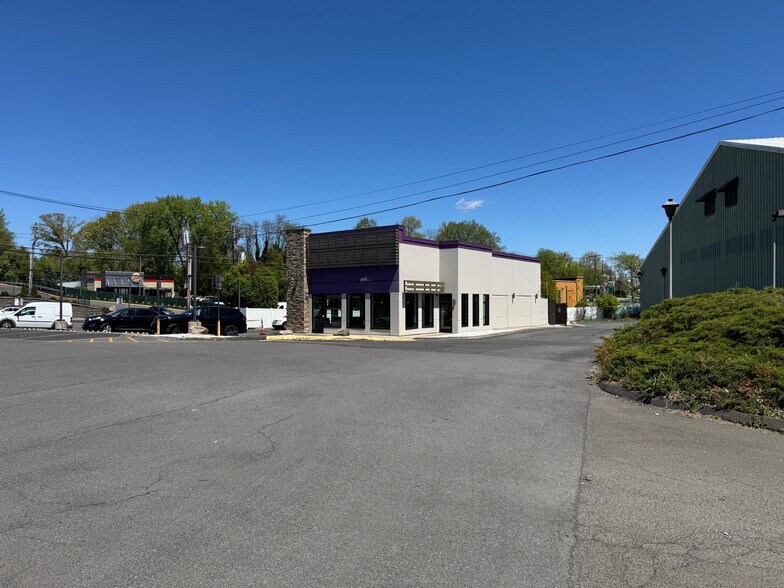 303 Boston Post Rd, Port Chester, NY à louer - Photo de l’immeuble – Image 3 sur 5