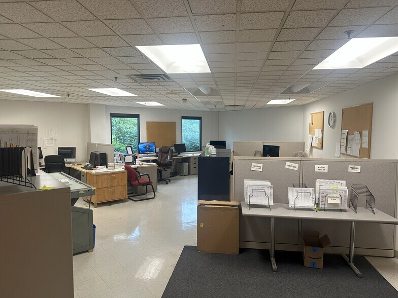 25 Amflex Dr, Cranston, RI à vendre - Photo de l’immeuble – Image 3 sur 9
