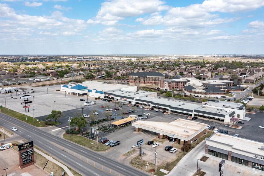 12516 N May Ave, Oklahoma City, OK à louer - Photo de l’immeuble – Image 3 sur 4