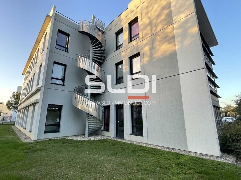 1 Rue Monseigneur Ancel, Saint-Priest à louer - Photo de l’immeuble – Image 3 sur 4