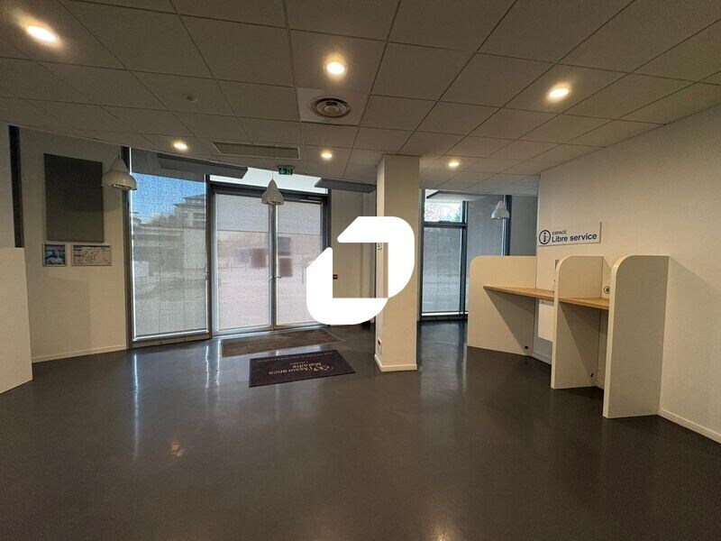 Bureau dans Saint-Germain-en-Laye à louer Photo intérieure– Image 1 sur 7
