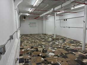 210-211 Cottage St, Poughkeepsie, NY à louer Photo intérieure– Image 2 sur 6