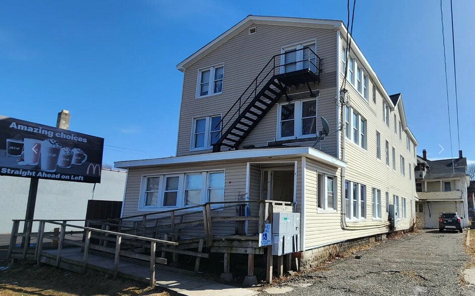 1408 Main St, Endicott, NY à vendre - Photo de l’immeuble – Image 3 sur 11