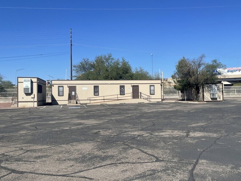 4933 S Outlet Center Dr, Tucson, AZ à vendre - Photo de l’immeuble – Image 2 sur 9