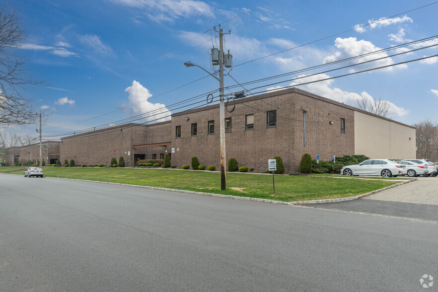 36-52 Kulick Rd, Fairfield, NJ à louer - Photo principale – Image 1 sur 3