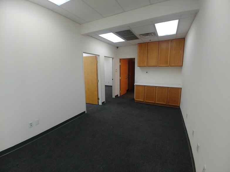 3068 E Sunset Rd, Las Vegas, NV à louer - Photo de l’immeuble – Image 2 sur 9