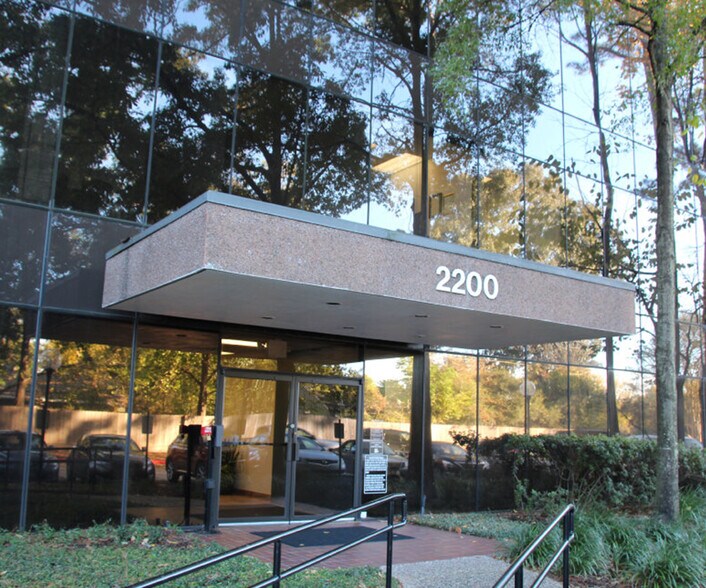 2200 North Loop W, Houston, TX à louer - Photo de l’immeuble – Image 3 sur 5